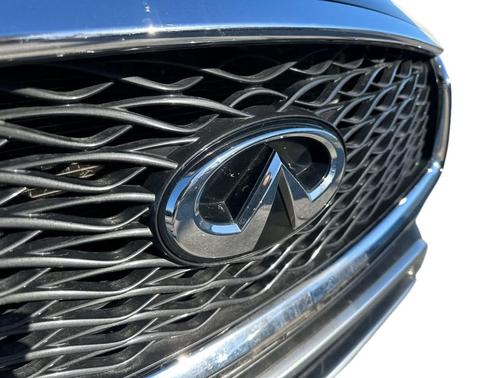 2018 INFINITI QX30 Premium