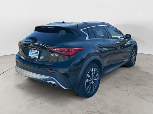 2018 INFINITI QX30 Premium