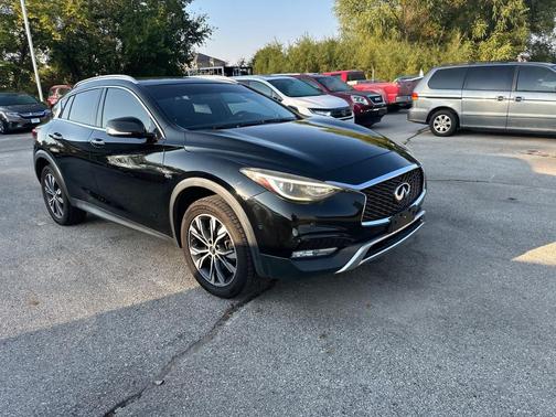 2018 INFINITI QX30 Premium