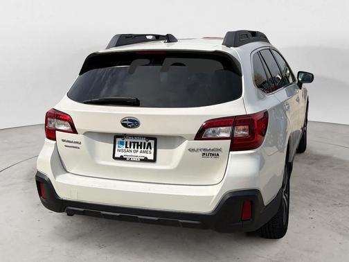Crystal White Pearl 2018 Subaru Outback 2.5i Limited