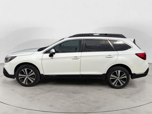 Crystal White Pearl 2018 Subaru Outback 2.5i Limited