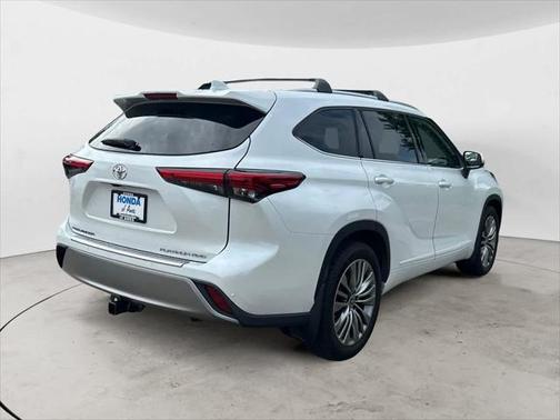 2022 Toyota Highlander Platinum