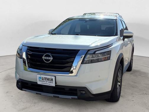 Pearl White Tricoat 2023 Nissan Pathfinder SL 4WD
