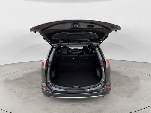 2018 Toyota RAV4 SE