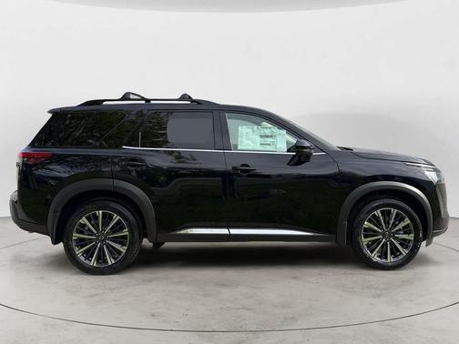 KH3/SUPER BLAC 2026 Nissan Pathfinder Platinum