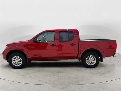 RED 2018 Nissan Frontier SV