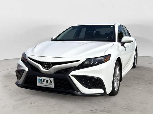 WHT/White 2023 Toyota Camry SE