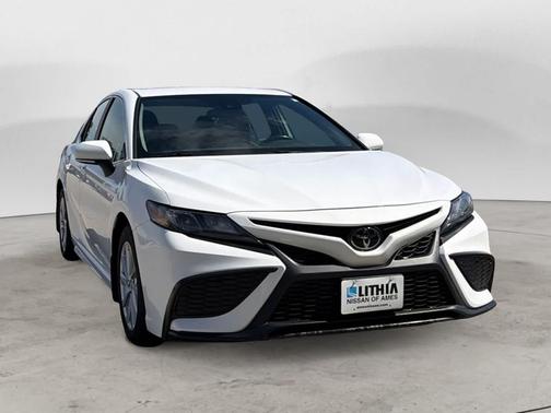 WHT/White 2023 Toyota Camry SE