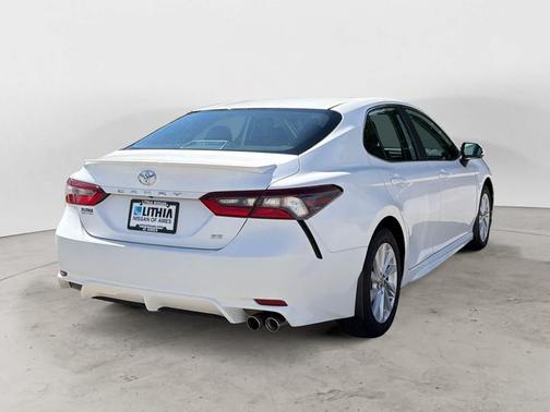 WHT/White 2023 Toyota Camry SE