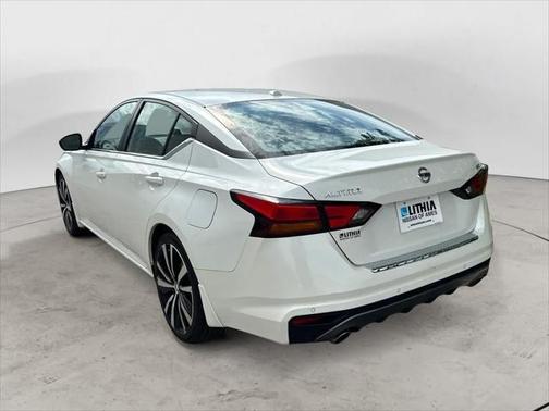 2022 Nissan Altima SR FWD