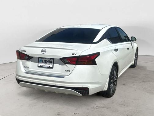 Pearl White Tricoat 2023 Nissan Altima 2.5 SV