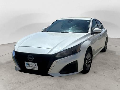 Pearl White Tricoat 2023 Nissan Altima 2.5 SV