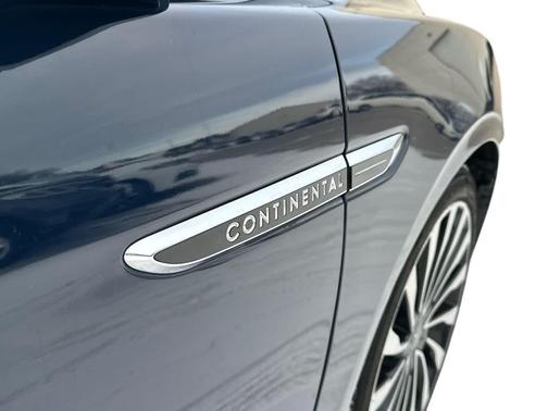 2017 Lincoln Continental Black Label
