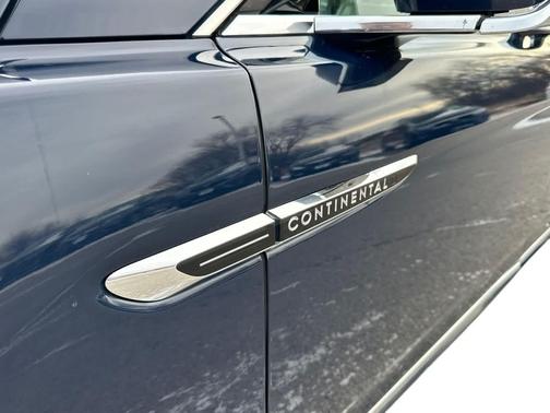 2017 Lincoln Continental Black Label