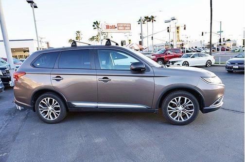 2017 Mitsubishi Outlander ES