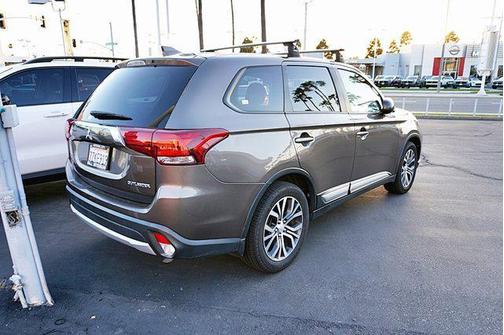 2017 Mitsubishi Outlander ES
