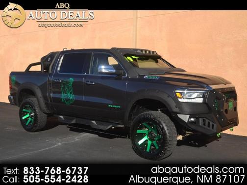Photo 1 of 32 of 2019 RAM 1500 Laramie