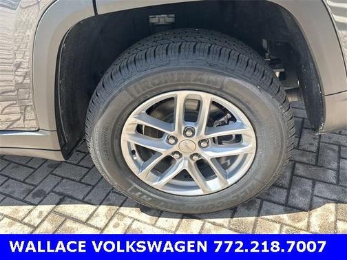 2022 Jeep Grand Cherokee L Laredo