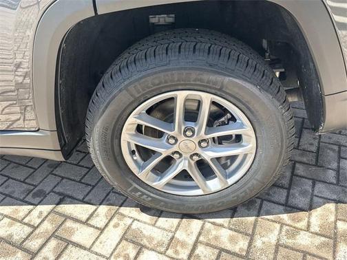 2022 Jeep Grand Cherokee L Laredo