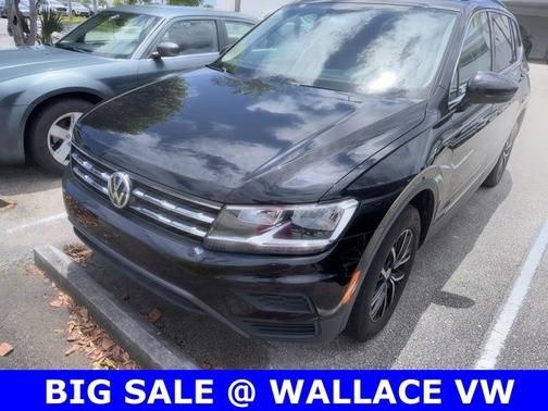 Deep Black Pearl Effect 2021 Volkswagen Tiguan 2.0T SE