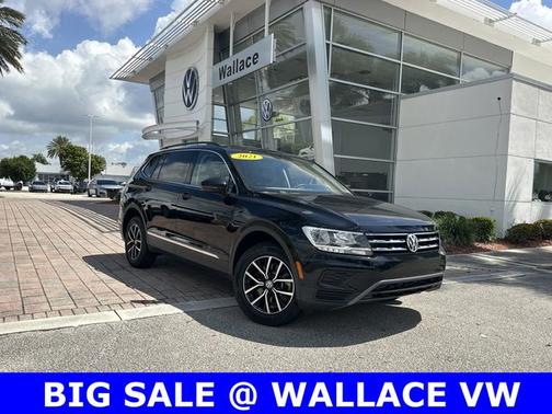 Deep Black Pearl Effect 2021 Volkswagen Tiguan 2.0T SE