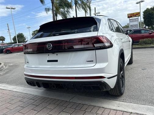 2025 Volkswagen Atlas Cross Sport 2.0T SEL R-Line Black