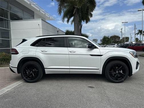 2025 Volkswagen Atlas Cross Sport 2.0T SEL R-Line Black