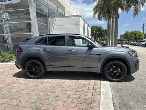 2025 Volkswagen Atlas Cross Sport 2.0T SEL R-Line Black
