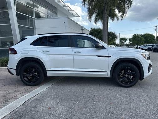 2025 Volkswagen Atlas Cross Sport 2.0T SEL R-Line Black