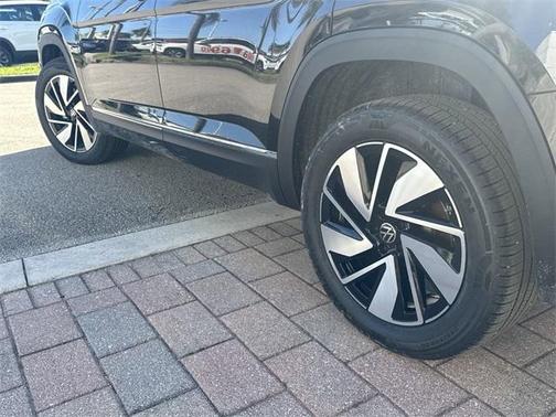 2025 Volkswagen Atlas 2.0T SEL