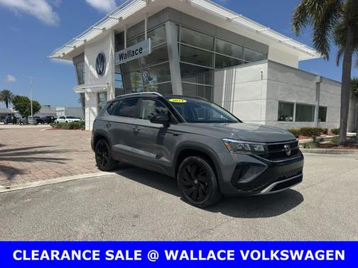 Pure Gray W/Black Roof 2024 Volkswagen Taos 1.5T SE