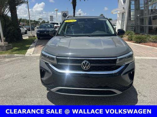 Pure Gray W/Black Roof 2024 Volkswagen Taos 1.5T SE