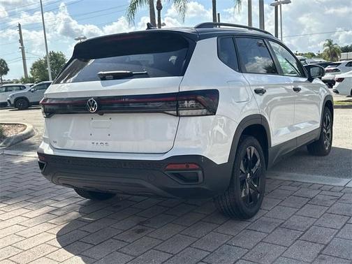 2025 Volkswagen Taos 1.5T SE Black