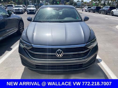Platinum Gray Metallic 2024 Volkswagen Jetta 1.5T SE