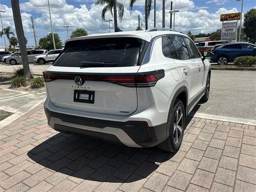 2025 Volkswagen Tiguan 2.0T SE