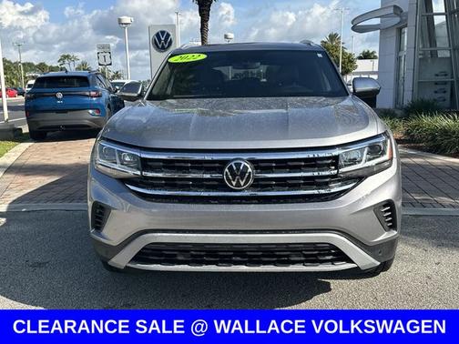 Pyrite Silver Metallic 2022 Volkswagen Atlas Cross Sport 3.6 V6 SE w/ Technology