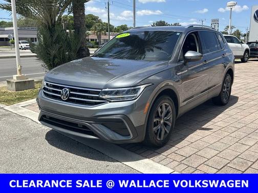 Platinum Gray Metallic 2022 Volkswagen Tiguan 2.0T SE