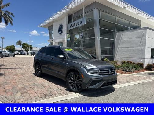 Platinum Gray Metallic 2022 Volkswagen Tiguan 2.0T SE