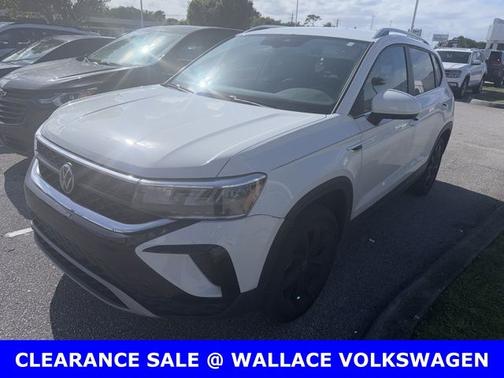 Pure White 2024 Volkswagen Taos 1.5T SE