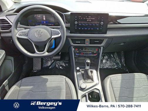 2025 Volkswagen Taos 1.5T SE Black