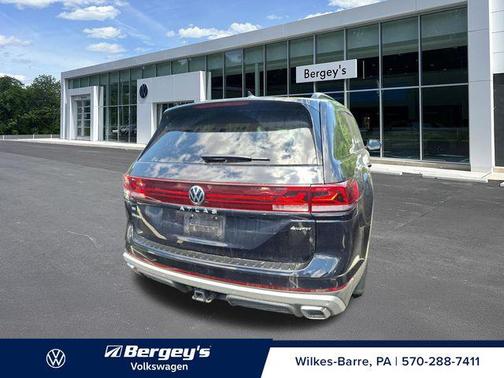 Deep Black Pearl 2025 Volkswagen Atlas 2.0T Peak Edition