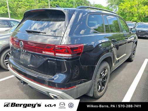 Deep Black Pearl 2025 Volkswagen Atlas 2.0T Peak Edition