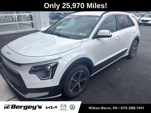 Snow White Pearl 2023 Kia Niro EX