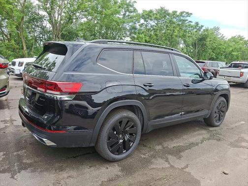 2025 Volkswagen Atlas 2.0T SE w/Technology 4MOTION