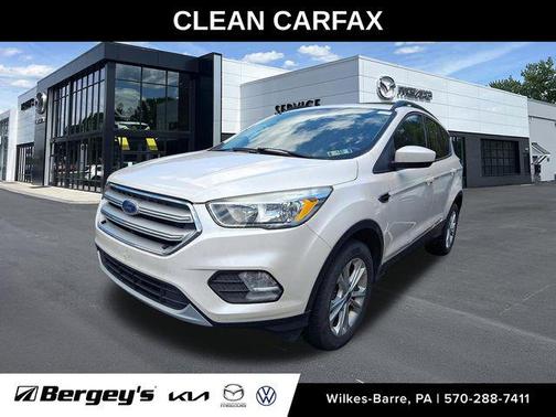 White Platinum Clearcoat Metallic 2018 Ford Escape SE