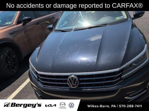 Deep Black 2017 Volkswagen Passat 1.8T SE w/Technology