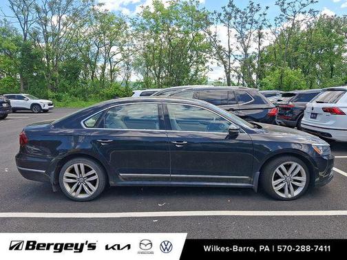 Deep Black 2017 Volkswagen Passat 1.8T SE w/Technology