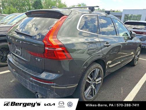 Gray Metallic 2018 Volvo XC60 T5 Momentum