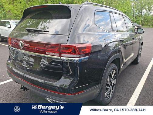 Deep Black Pearl 2026 Volkswagen Atlas 2.0T SE w/Technology 4MOTION