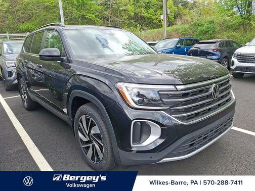 Deep Black Pearl 2026 Volkswagen Atlas 2.0T SE w/Technology 4MOTION